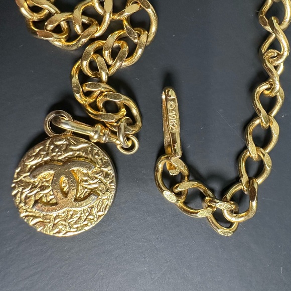 SOLD ❌ Chanel Vintage Interlocking CC Logo Chain Link Belt - Picture 4 of 6